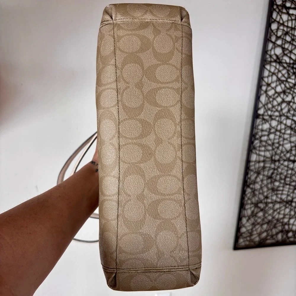 COACH Signature Stripe Gallery Tote F25996 Beige White Canvas Shoulder Bag